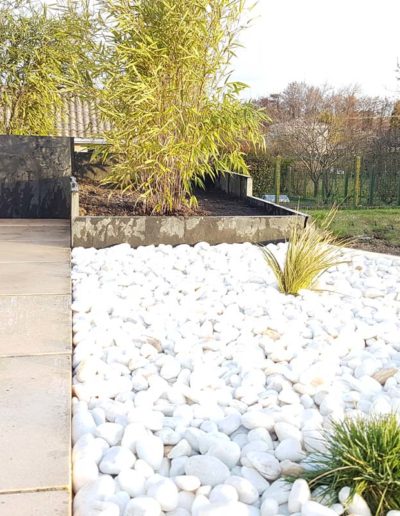 massifs, création d'espaces verts, cailloux blancs, paysagiste, Cap'Paysages à La Brède, Martillac, Cadaujac, Villenave d'Ornon, Léognan, Saucats, Audenge, bassin d'Arcachon