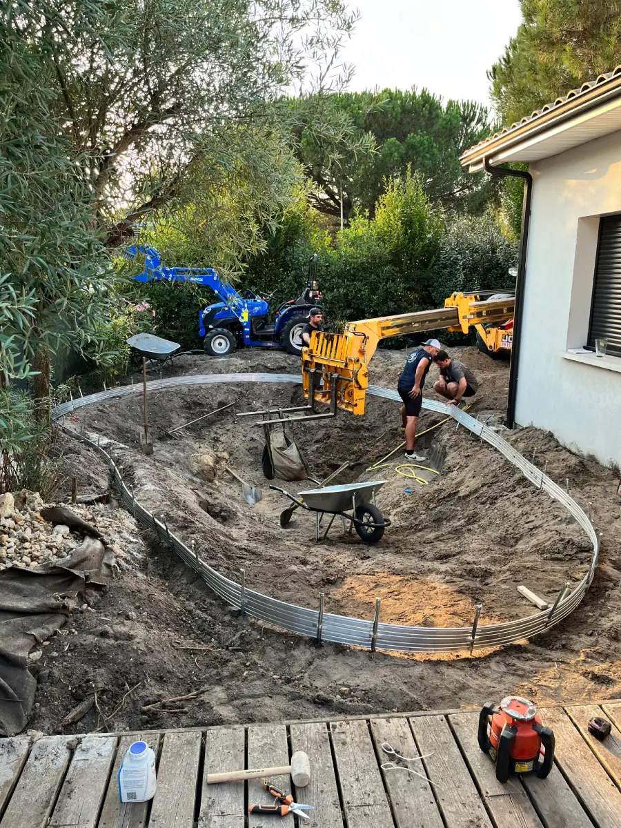 installation-piscine-lagon-cap-paysages Un projet réalisé entièrement par Cap'Paysages, paysagiste à Audenge et La Brède, spécialiste piscine lagon