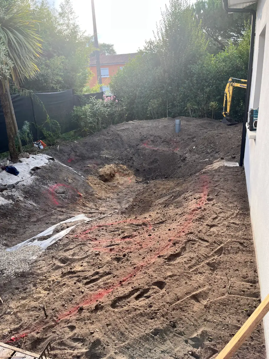 terrassement-piscine-cap-paysages projet de piscine lagon à La Brède par Cap'Paysages