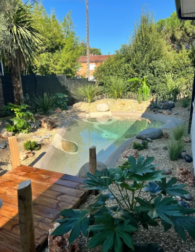 Une réalisation complète par Cap'Paysages, piscine lagon et aménagement complet du jardin à La Brède